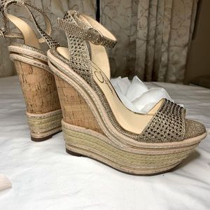 Like New- Jessica Simpson Glitter gold wedges